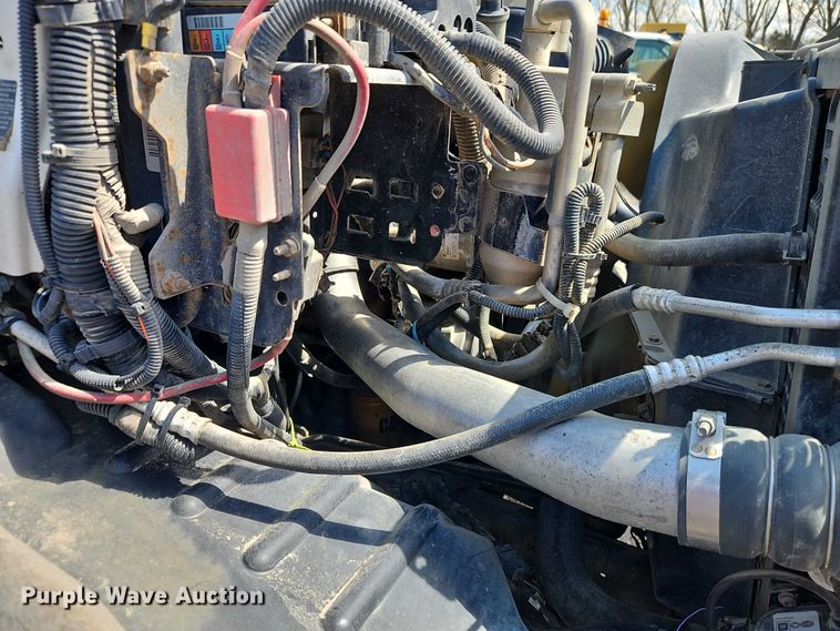 image for item EO7200 2009 GMC C7500 utility / service truck