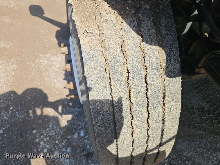 image for item EO7200 2009 GMC C7500 utility / service truck