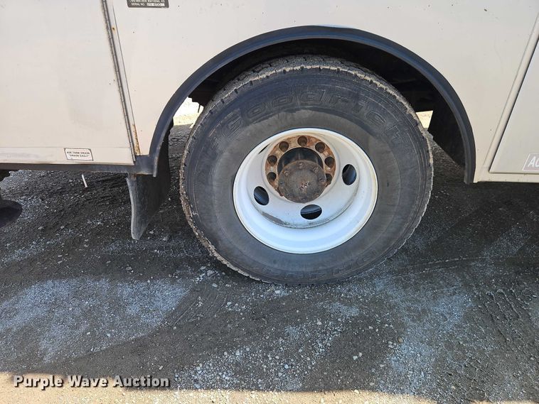 image for item EO7200 2009 GMC C7500 utility / service truck