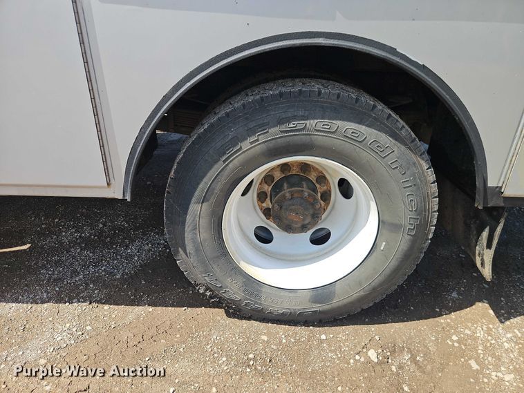 image for item EO7200 2009 GMC C7500 utility / service truck