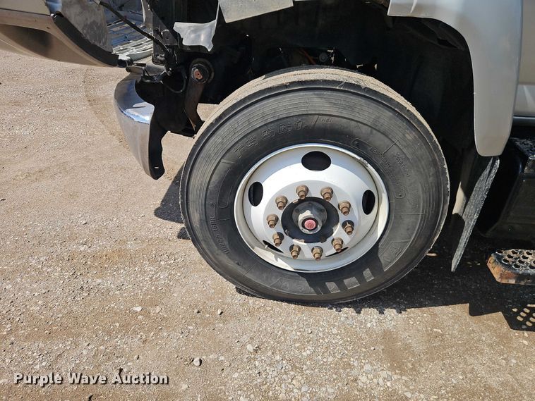 image for item EO7200 2009 GMC C7500 utility / service truck