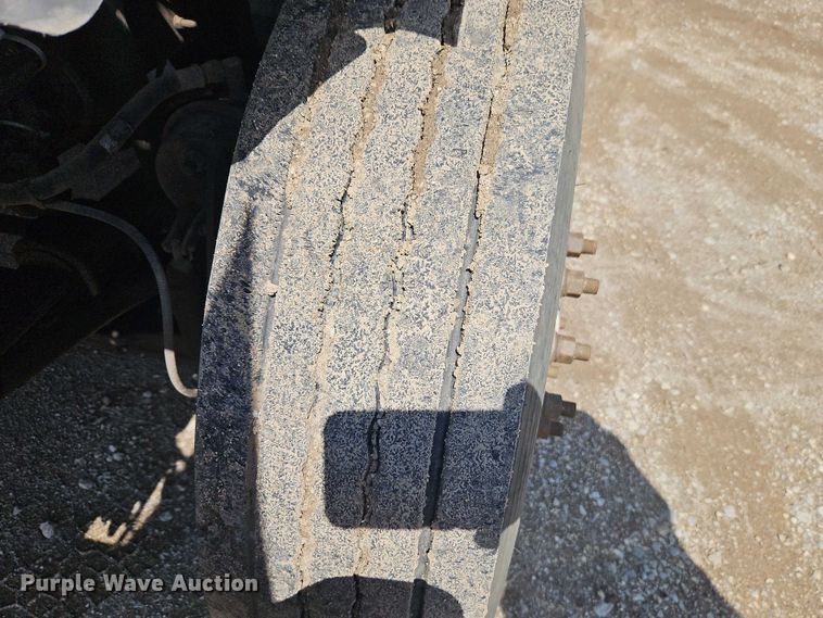 image for item EO7200 2009 GMC C7500 utility / service truck