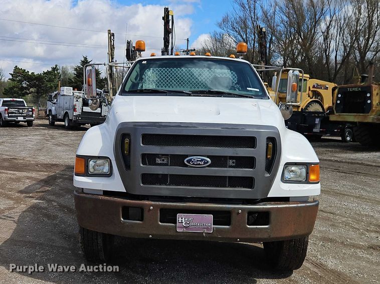 image for item EO7201 2004 Ford F750 Super Duty utility / service truck