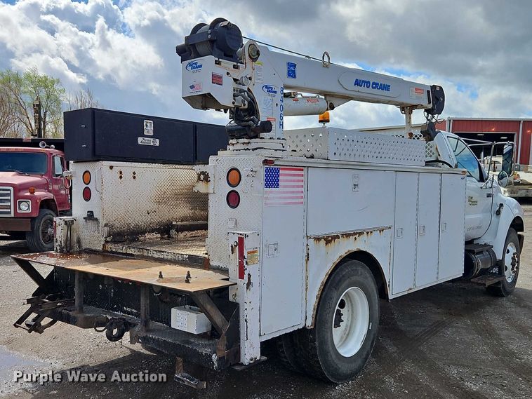 image for item EO7201 2004 Ford F750 Super Duty utility / service truck