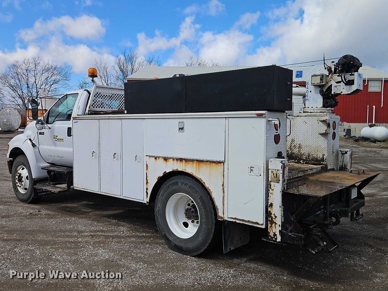 image for item EO7201 2004 Ford F750 Super Duty utility / service truck