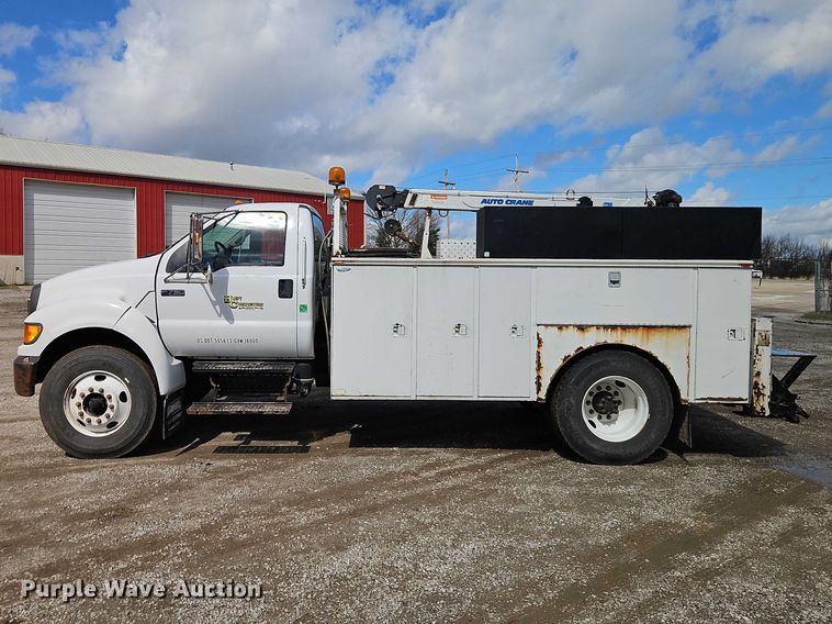 image for item EO7201 2004 Ford F750 Super Duty utility / service truck