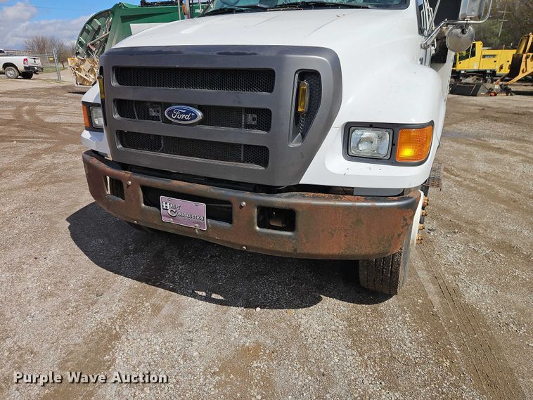 image for item EO7201 2004 Ford F750 Super Duty utility / service truck