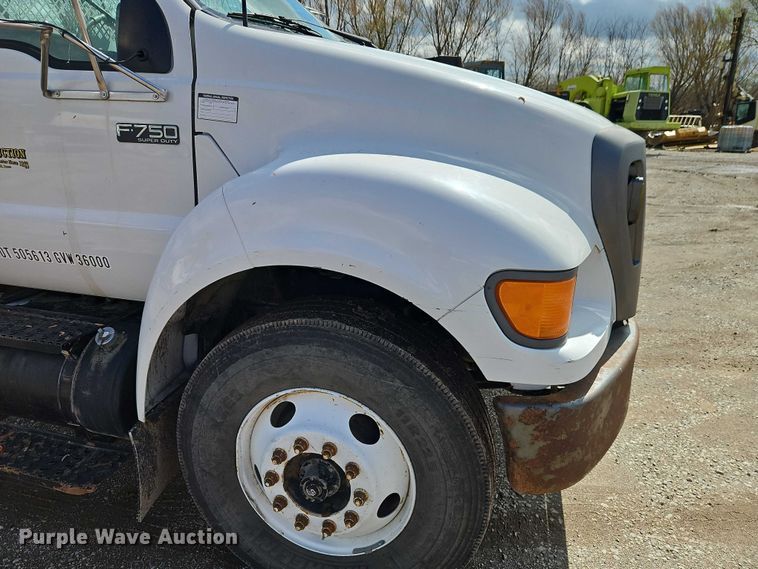 image for item EO7201 2004 Ford F750 Super Duty utility / service truck