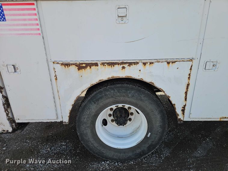 image for item EO7201 2004 Ford F750 Super Duty utility / service truck