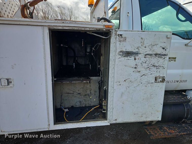 image for item EO7201 2004 Ford F750 Super Duty utility / service truck