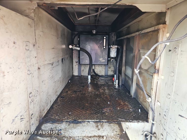 image for item EO7201 2004 Ford F750 Super Duty utility / service truck