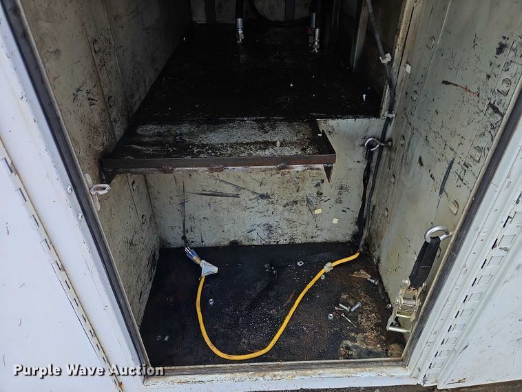 image for item EO7201 2004 Ford F750 Super Duty utility / service truck