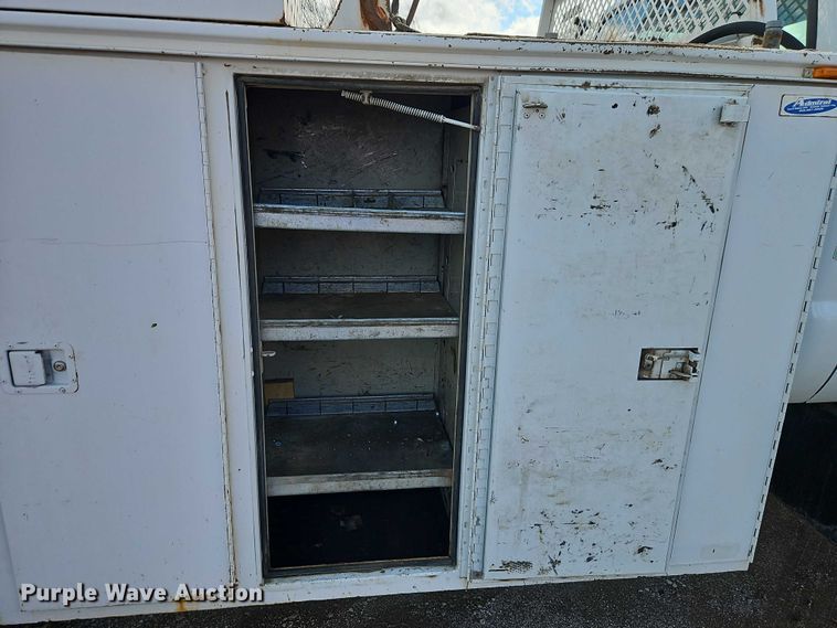 image for item EO7201 2004 Ford F750 Super Duty utility / service truck