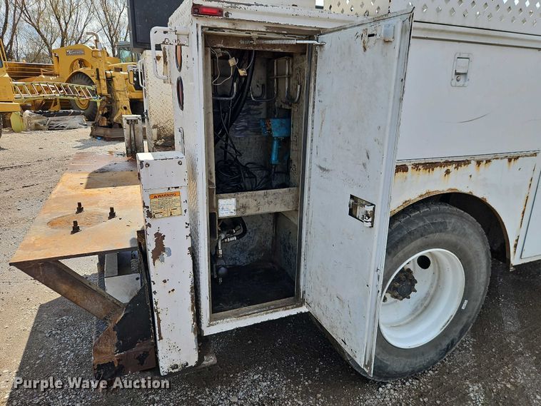 image for item EO7201 2004 Ford F750 Super Duty utility / service truck