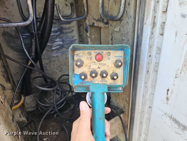 image for item EO7201 2004 Ford F750 Super Duty utility / service truck