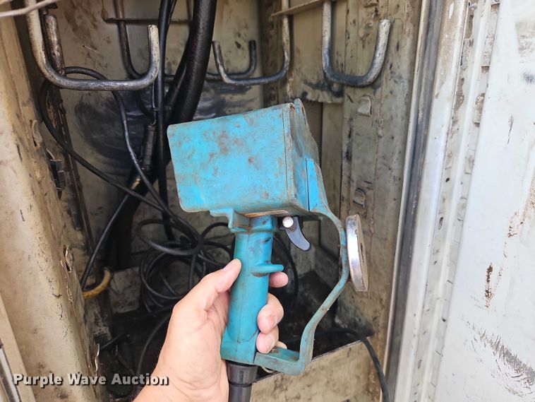 image for item EO7201 2004 Ford F750 Super Duty utility / service truck