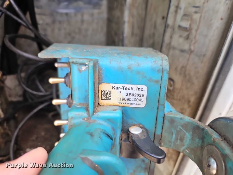 image for item EO7201 2004 Ford F750 Super Duty utility / service truck