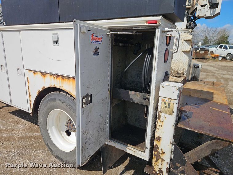 image for item EO7201 2004 Ford F750 Super Duty utility / service truck