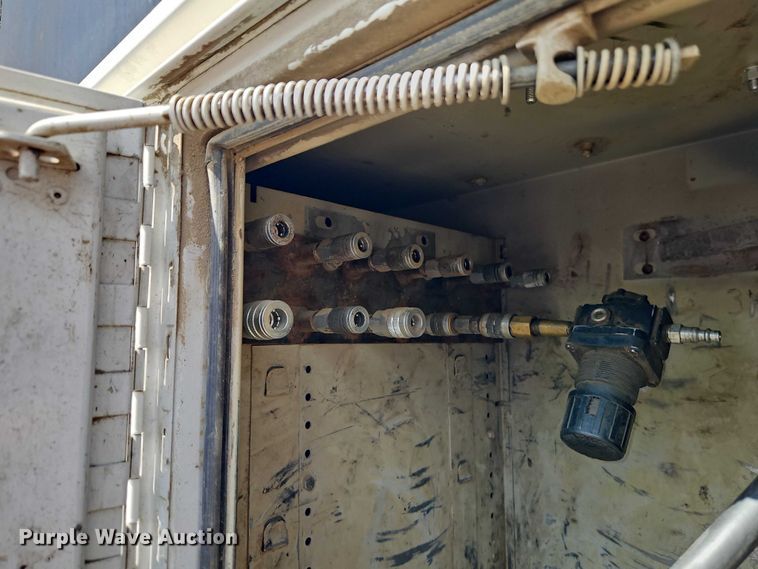 image for item EO7201 2004 Ford F750 Super Duty utility / service truck