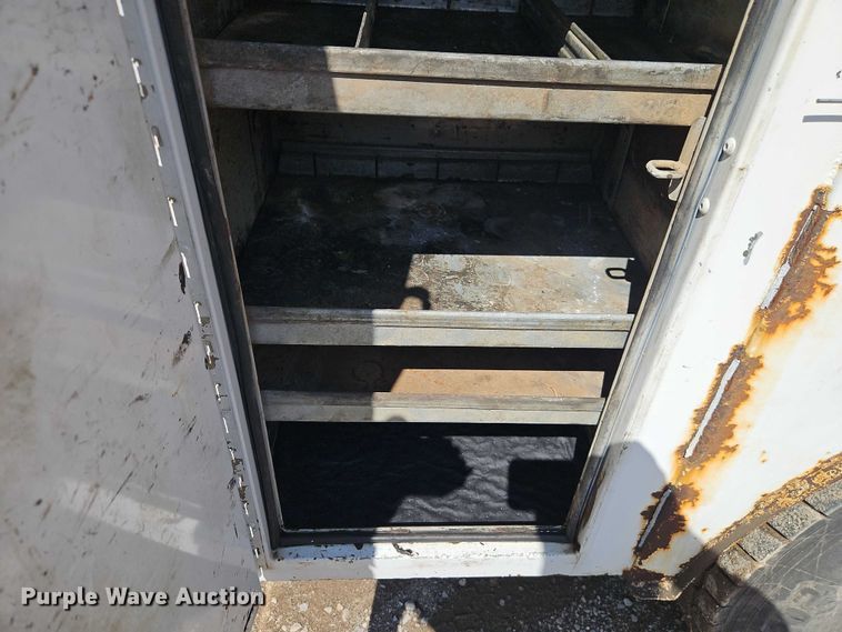 image for item EO7201 2004 Ford F750 Super Duty utility / service truck