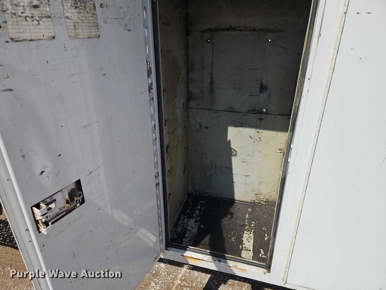 image for item EO7201 2004 Ford F750 Super Duty utility / service truck