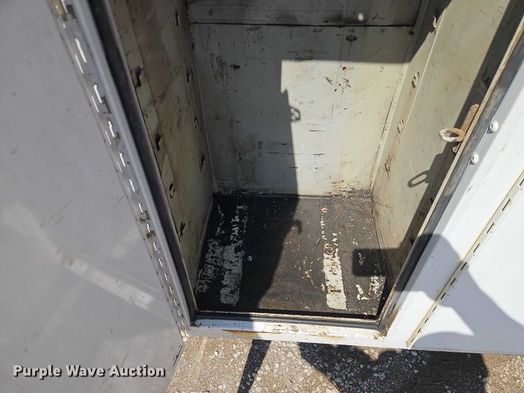 image for item EO7201 2004 Ford F750 Super Duty utility / service truck