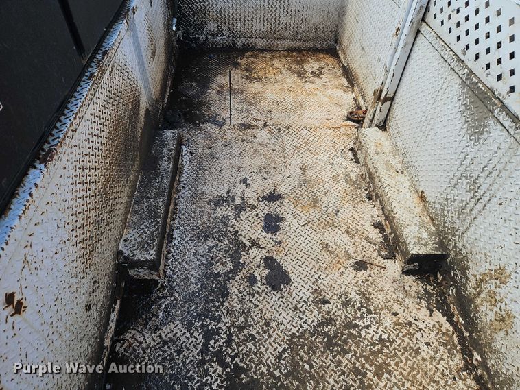 image for item EO7201 2004 Ford F750 Super Duty utility / service truck