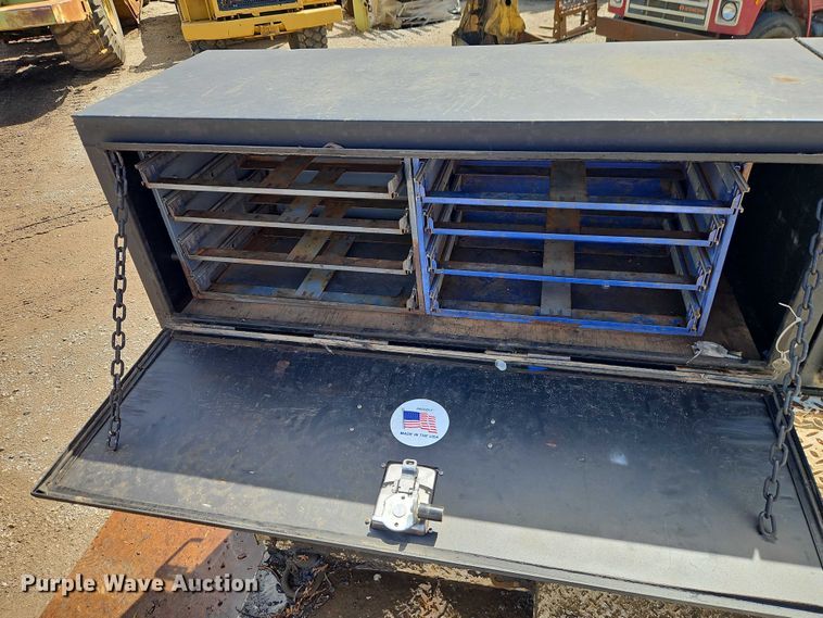 image for item EO7201 2004 Ford F750 Super Duty utility / service truck