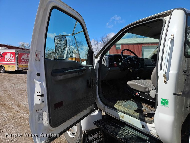 image for item EO7201 2004 Ford F750 Super Duty utility / service truck