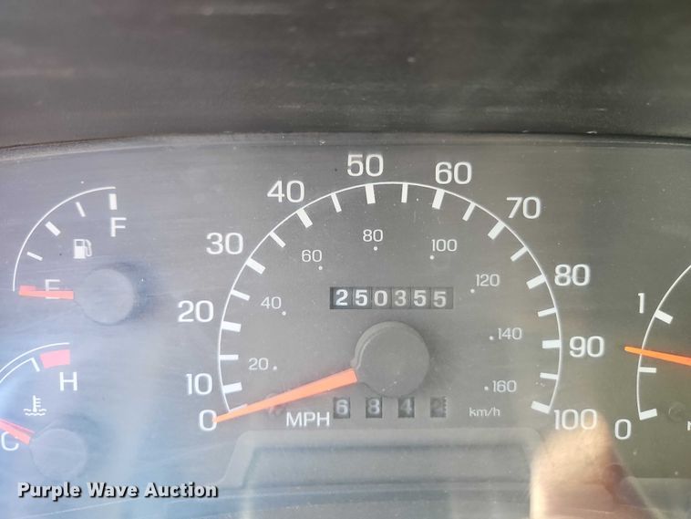 image for item EO7201 2004 Ford F750 Super Duty utility / service truck