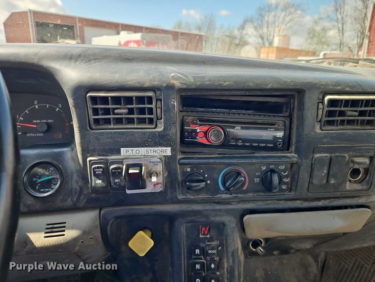 image for item EO7201 2004 Ford F750 Super Duty utility / service truck