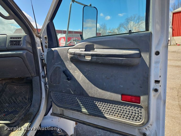 image for item EO7201 2004 Ford F750 Super Duty utility / service truck