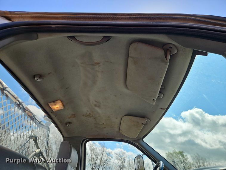 image for item EO7201 2004 Ford F750 Super Duty utility / service truck