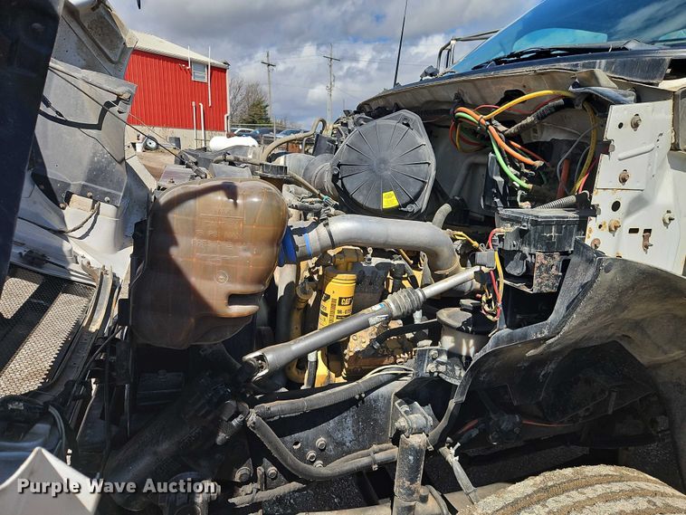 image for item EO7201 2004 Ford F750 Super Duty utility / service truck