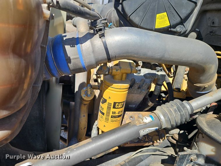 image for item EO7201 2004 Ford F750 Super Duty utility / service truck