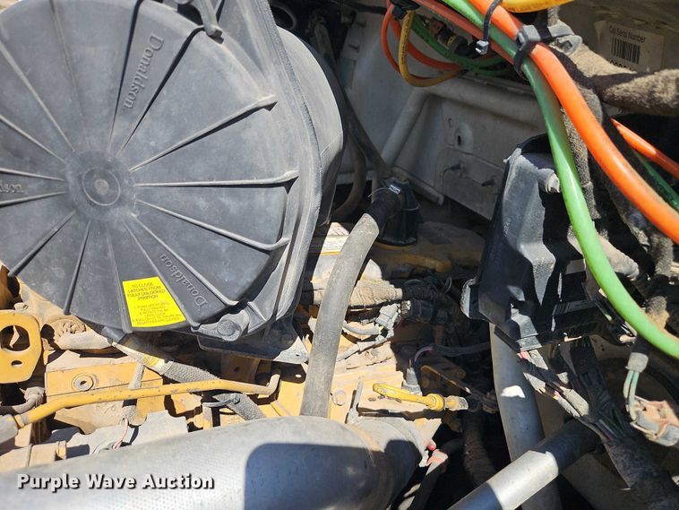 image for item EO7201 2004 Ford F750 Super Duty utility / service truck