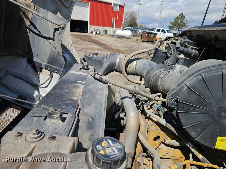 image for item EO7201 2004 Ford F750 Super Duty utility / service truck