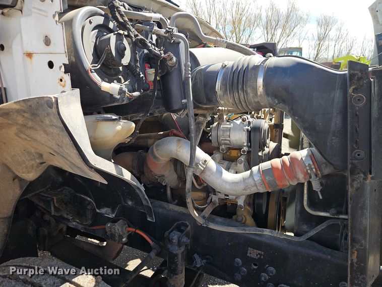 image for item EO7201 2004 Ford F750 Super Duty utility / service truck