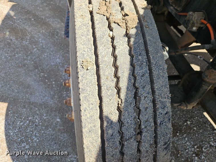 image for item EO7201 2004 Ford F750 Super Duty utility / service truck