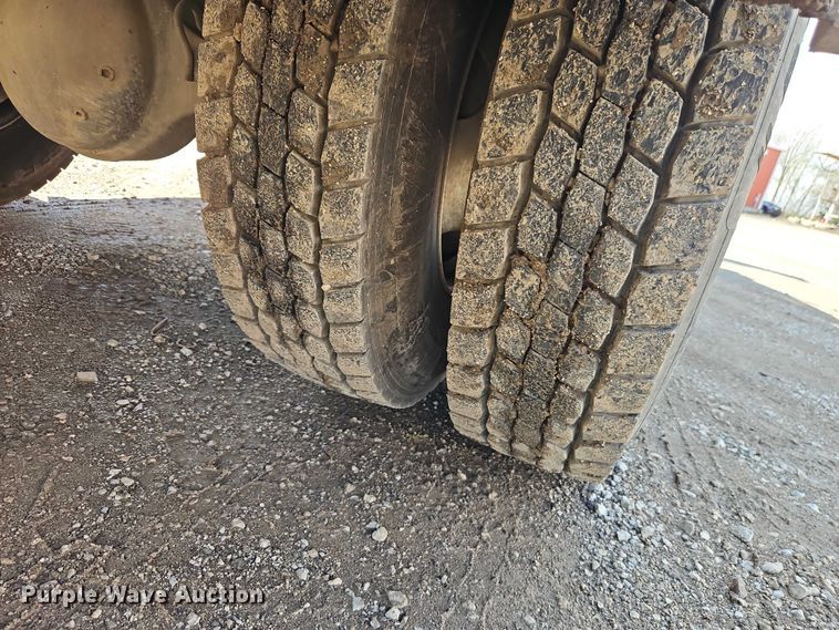 image for item EO7201 2004 Ford F750 Super Duty utility / service truck