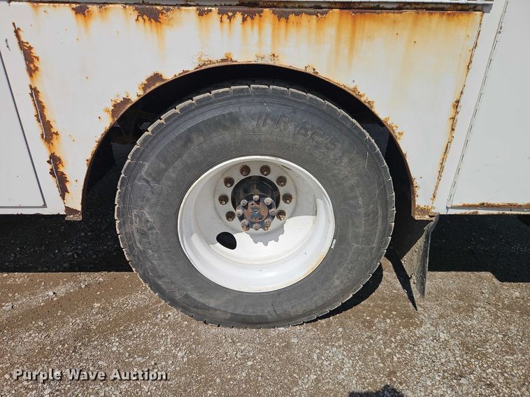 image for item EO7201 2004 Ford F750 Super Duty utility / service truck