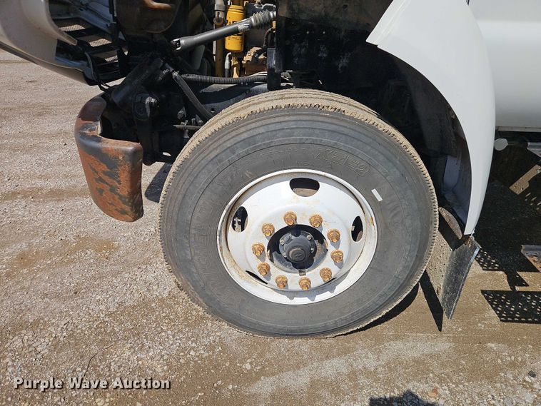 image for item EO7201 2004 Ford F750 Super Duty utility / service truck