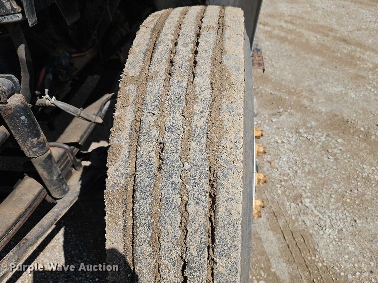 image for item EO7201 2004 Ford F750 Super Duty utility / service truck