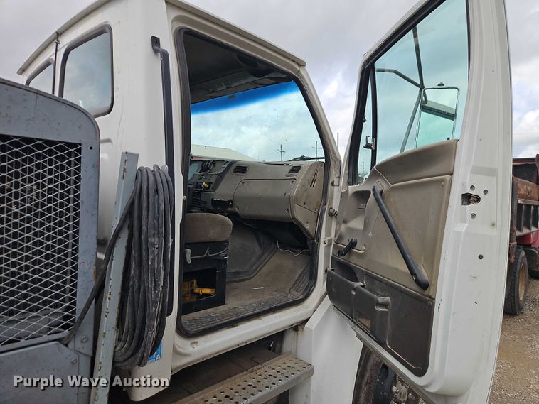 image for item EO7202 2001 Sterling Acterra utility / service truck