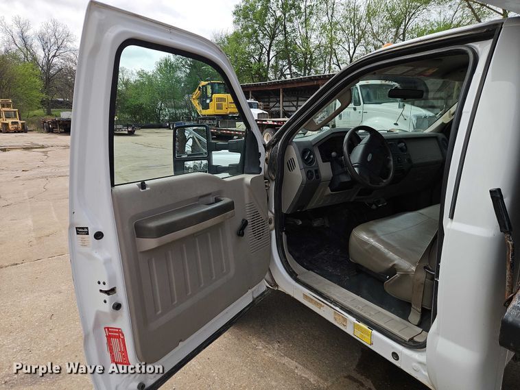 image for item EO7237 2008 Ford F550 Super Duty dump truck
