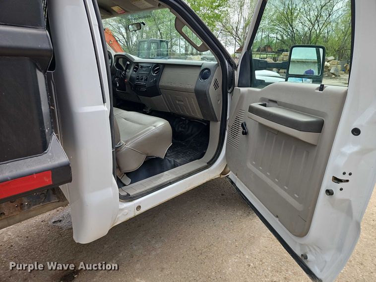 image for item EO7237 2008 Ford F550 Super Duty dump truck