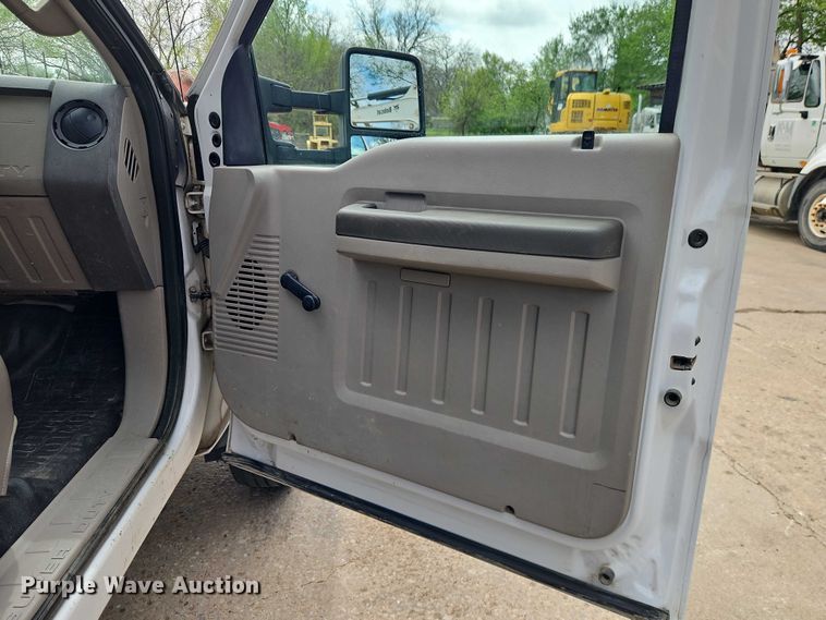 image for item EO7237 2008 Ford F550 Super Duty dump truck