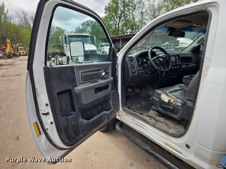 image for item EO7238 2013 RAM 3500 utility bed pickup truck