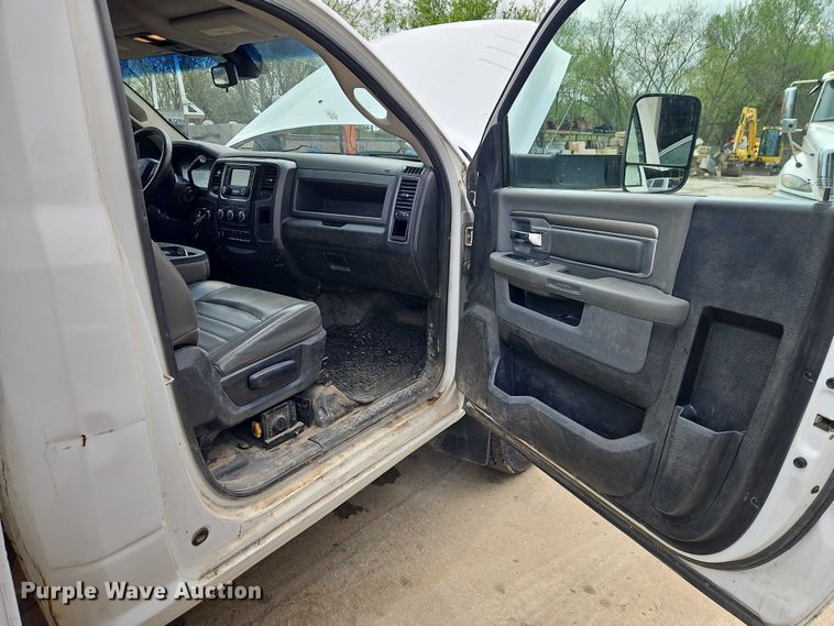 image for item EO7238 2013 RAM 3500 utility bed pickup truck