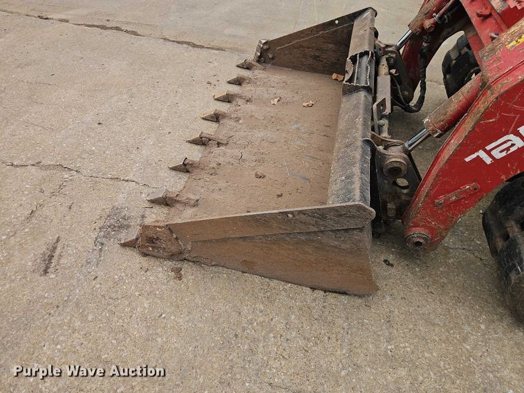 image for item EO7240 2017 Takeuchi TL10V2 tracked skid steer loader
